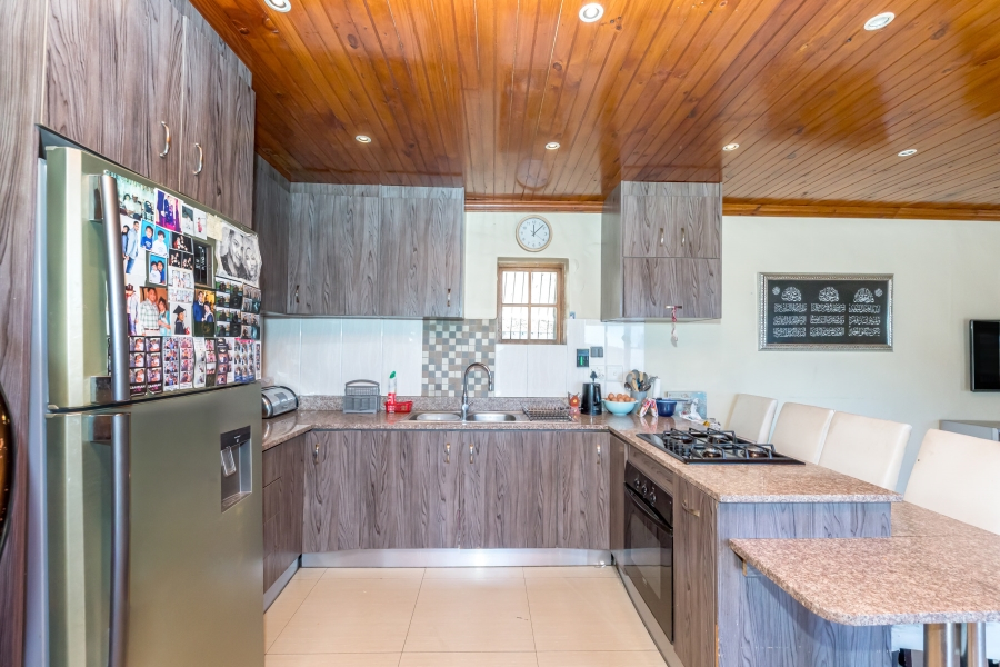 8 Bedroom Property for Sale in Walmer Estate Western Cape